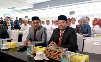 Ketua Bawaslu Kota Palembang Khairil Anwar Simatupang menghadiri Rapat Paripurna Istimewa DPRD Kota Palembang dalam Peringatan Hari Jadi Ke-1.343 Kota Palembang, Rabu (17/6/2026). (Foto: Humas Bawaslu Kota Palembang)