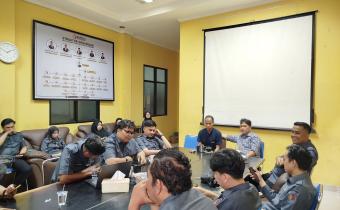 Pimpinan dan Jajaran Sekretariat Bawaslu Kota Palembang mengikuti rapat koordinasi persiapan Pendidikan Pengawas Partisipatif (P2P) Tahun 2026 di ruang rapat Kantor Bawaslu Kota Palembang, Senin (8/6/2026). (Foto: Humas Bawaslu Kota Palembang)