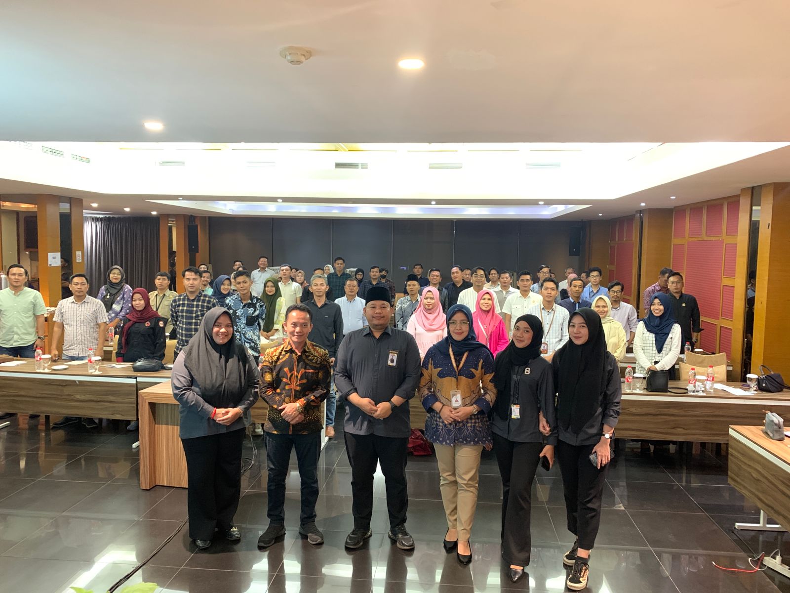 Koordinator Divisi SDM Organisasi dan Diklat Bawaslu Kota Palembang Khairil Anwar Simatupang, S, S.Sos bersama  Anggota Bawaslu Provinsi Sumatera Selatan periode 2018-2023, Syamsul Alwi