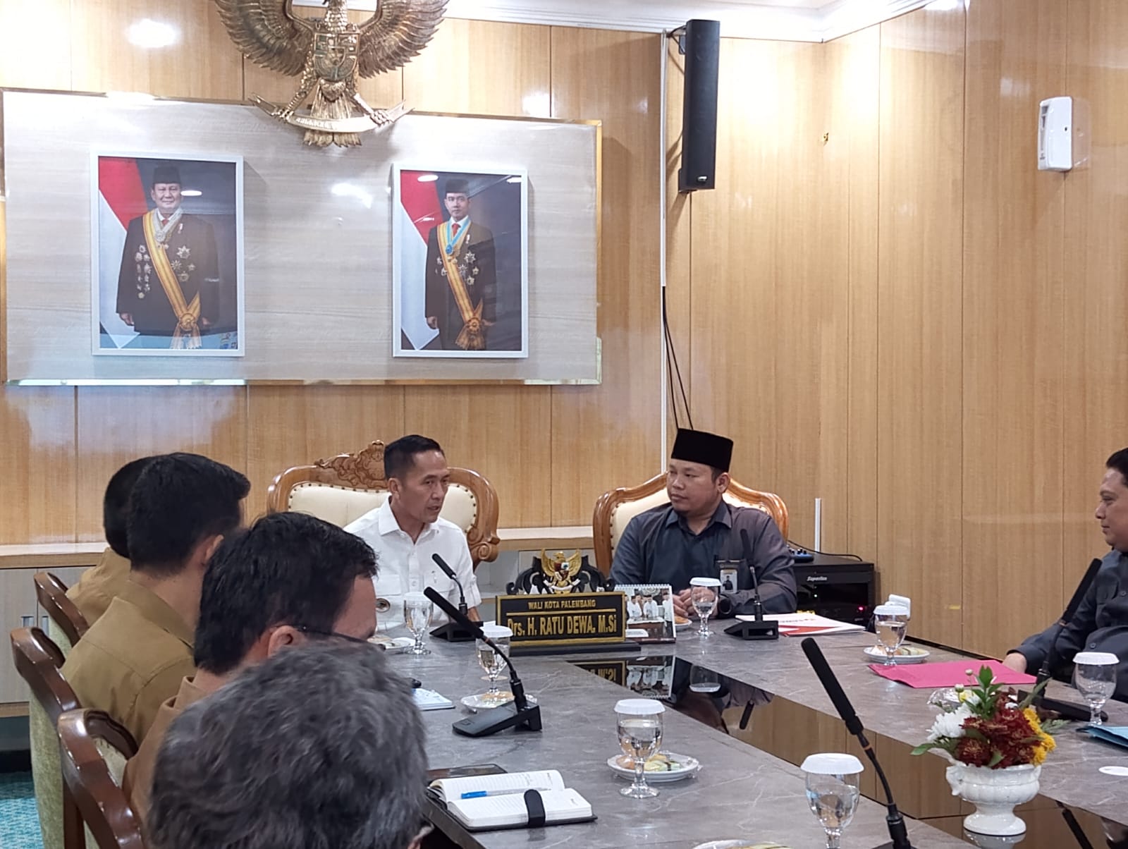 Suasana audiensi Bawaslu Kota Palembang bersama Wali Kota Palembang di ruang kerja Wali Kota, Senin, 6 Mei 2025.