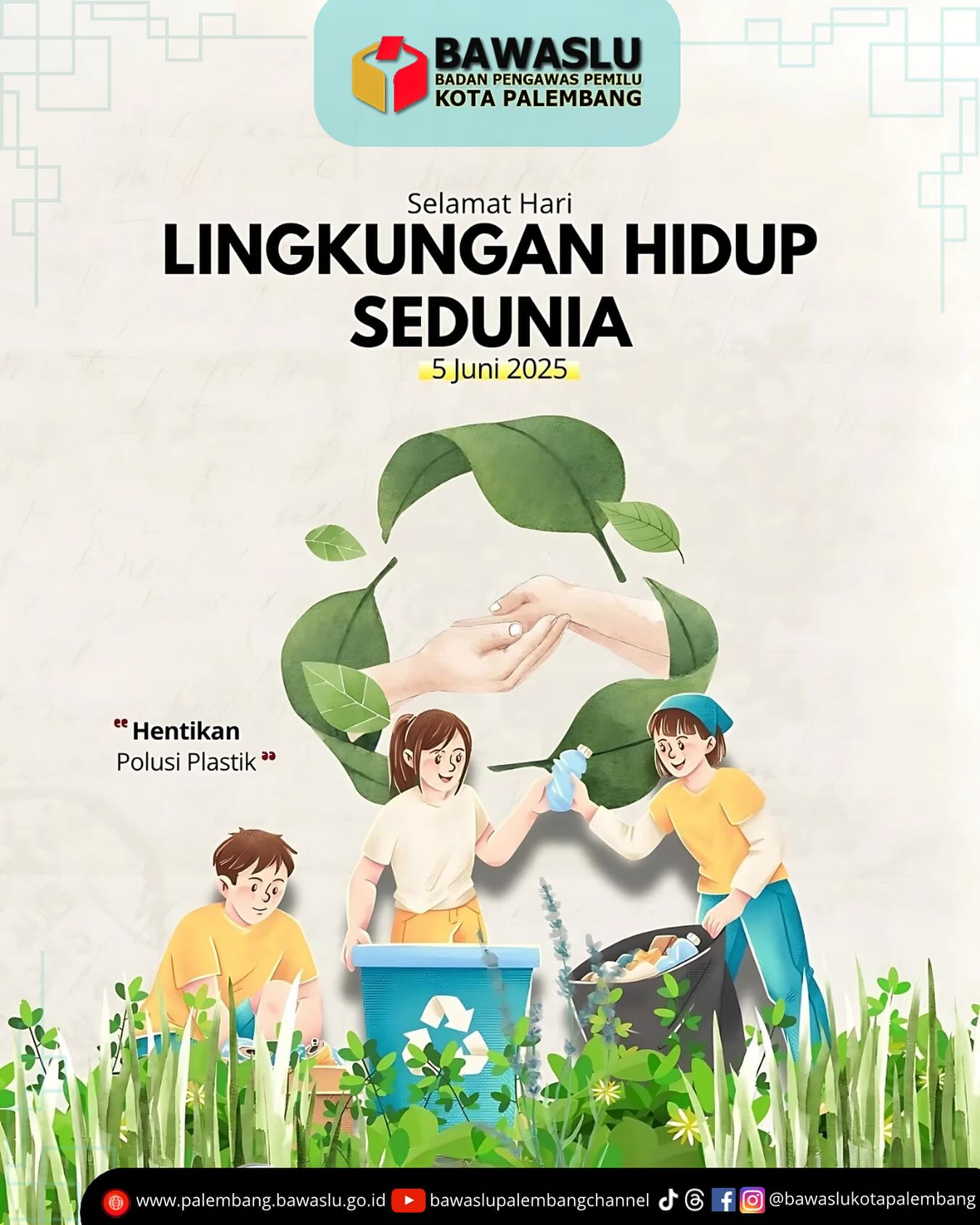 Ilustrasi peringatan Hari Lingkungan Hidup Sedunia 5 Juni 2025 dari Bawaslu Kota Palembang, menampilkan tiga sosok anak muda yang sedang memilah sampah plastik untuk didaur ulang di tengah nuansa alam hijau. Di latar atas, terlihat tangan bersalaman yang dililit daun sebagai simbol kolaborasi dan kepedulian terhadap lingkungan. Tertulis pesan utama: “Hentikan Polusi Plastik.” Logo resmi Bawaslu Kota Palembang tersemat di bagian atas sebagai identitas kelembagaan.