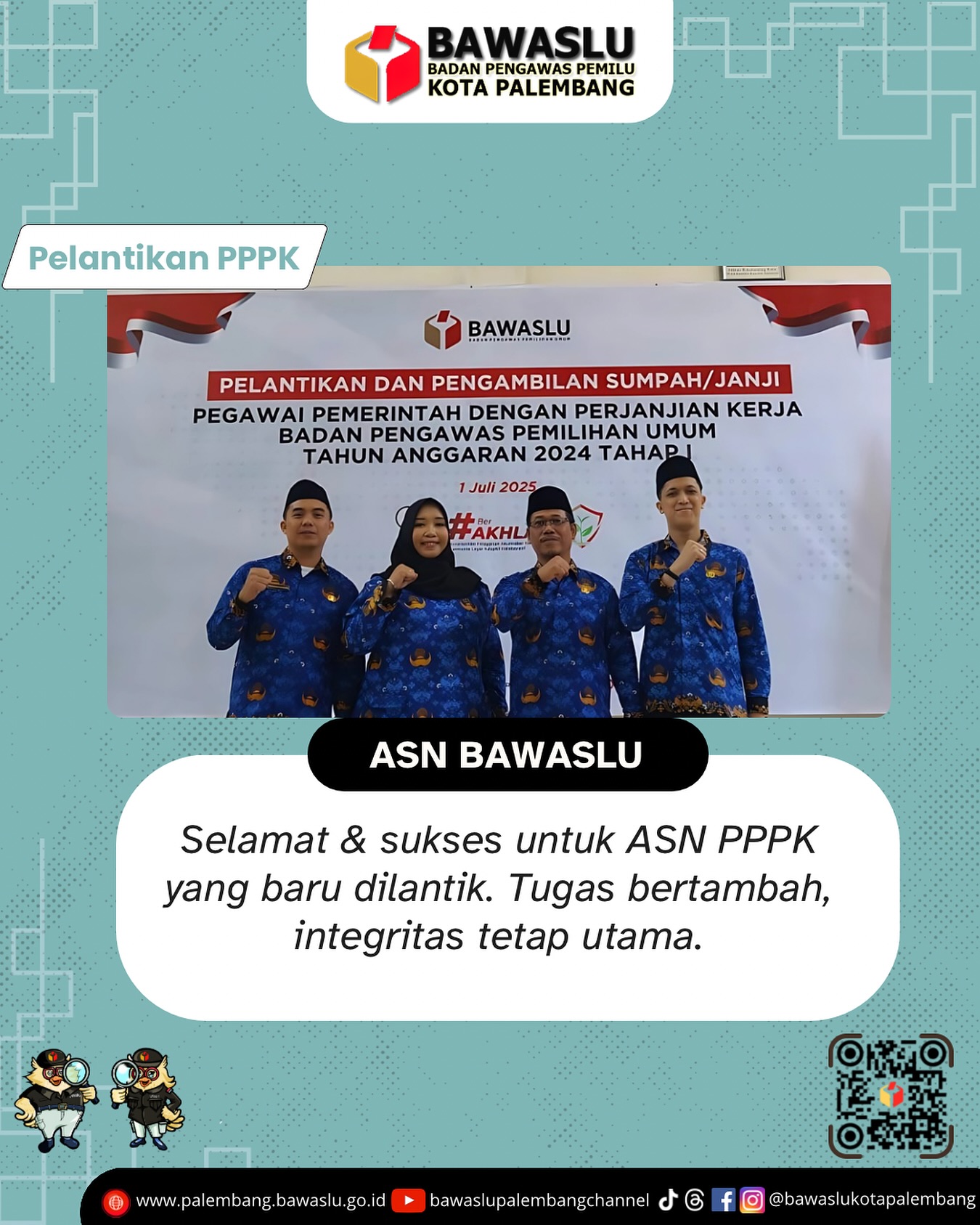 Empat PPPK Bawaslu Kota Palembang berpose usai mengikuti Pelantikan dan Pengambilan Sumpah/Janji Pegawai Pemerintah dengan Perjanjian Kerja Tahun Anggaran 2024 Tahap I, Senin (1/7).