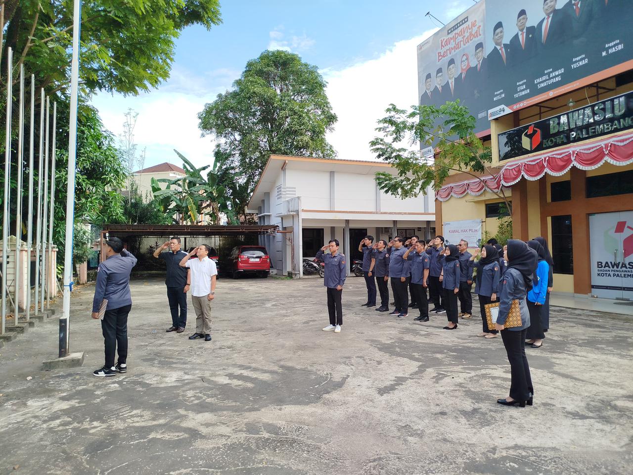 Yusnar Kembali Pimpin Apel, Tegaskan Penguatan Etos Kerja dan Disiplin Kelembagaan