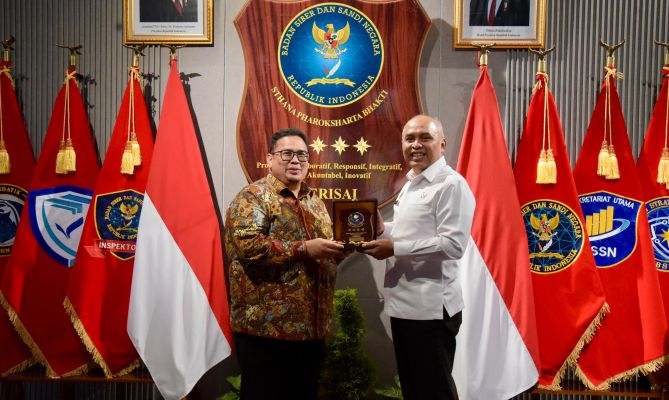 Ketua Bawaslu RI Rahmat Bagja dan Kepala BSSN Nugroho Sulistyo Budi dalam audiensi penguatan keamanan siber di Jakarta. Langkah tersebut menjadi pedoman bagi Bawaslu Palembang untuk memperkuat pengawasan digital yang aman dan berintegritas.