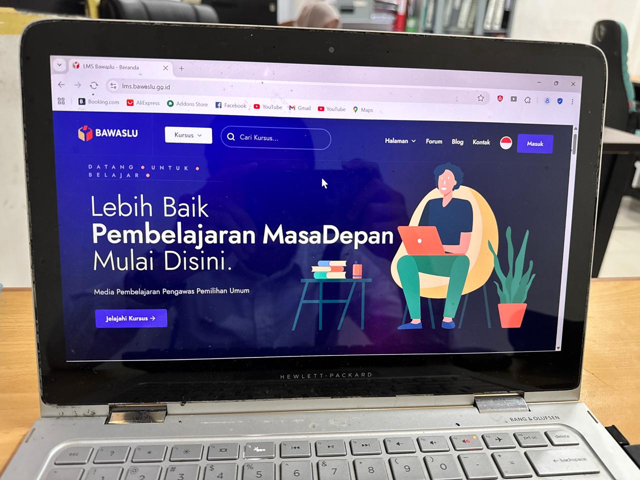 Tangkapan layar tampilan awal LMS Bawaslu, sebagai platform pembelajaran nasional bagi seluruh aparatur pengawas pemilu. Foto: Humas Bawaslu Palembang.