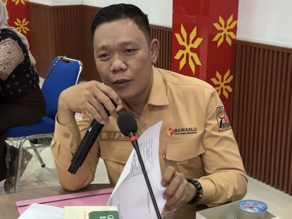 Koordinator Divisi Penanganan Pelanggaran, Data, dan Informasi (PPDatin) Bawaslu Kota Palembang, Efan Yutawan. Bawaslu Kota Palembang menegaskan komitmennya untuk terus mengawal pemutakhiran data pemilih secara berkelanjutan sebagai bagian dari pelaksanaan fungsi pengawasan pada masa non-tahapan Pemilu. (Foto: Arsip Humas Bawaslu Kota Palembang)