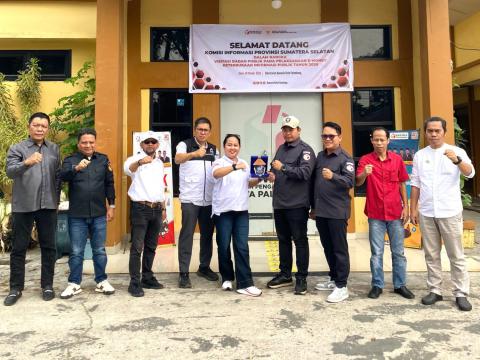 Pimpinan Bawaslu Kota Palembang menerima audiensi pengurus DPD Partai Solidaritas Indonesia Kota Palembang di Kantor Bawaslu Kota Palembang, Senin (19/10/2026). (Foto: Humas Bawaslu Kota Palembang)
