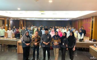 Koordinator Divisi SDM Organisasi dan Diklat Bawaslu Kota Palembang Khairil Anwar Simatupang, S, S.Sos bersama  Anggota Bawaslu Provinsi Sumatera Selatan periode 2018-2023, Syamsul Alwi