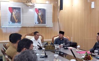 Suasana audiensi Bawaslu Kota Palembang bersama Wali Kota Palembang di ruang kerja Wali Kota, Senin, 6 Mei 2025.