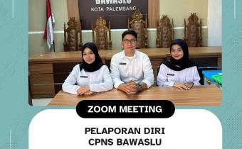 Tiga CPNS baru Bawaslu Kota Palembang berpakaian seragam putih duduk berjejer di ruang sidang resmi dengan latar logo "BAWASLU KOTA PALEMBANG", mengikuti kegiatan pelaporan diri secara daring melalui Zoom Meeting nasional.