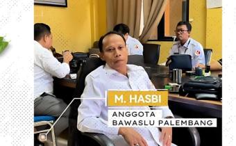M. Hasbi, Anggota Bawaslu Kota Palembang, dalam suasana forum internal bersama jajaran sekretariat, Sabtu (13/7/2025). Konsolidasi ini menjadi bagian dari upaya memperkuat arah lembaga setelah tahapan Pemilu 2024.