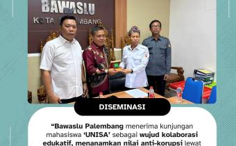 Sesi diseminasi antara Bawaslu Kota Palembang dan mahasiswa UNISA Palembang, berlangsung di ruang rapat utama dan halaman kantor, Senin (21/4/2025).