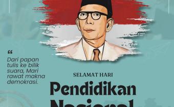 Poster resmi Bawaslu Kota Palembang dalam rangka peringatan Hari Pendidikan Nasional, menampilkan visual Ki Hajar Dewantara dengan pesan reflektif tentang hubungan antara pendidikan dan demokrasi. Poster ini digunakan sebagai bagian dari kampanye kelembagaan yang menekankan pentingnya literasi politik dalam membangun pemilu yang berintegritas.