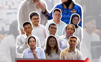 Gambar menampilkan kolase para CPNS Bawaslu dari berbagai latar belakang yang sedang menjawab pertanyaan “Kenapa pilih jadi CPNS Bawaslu?” dalam sesi interaktif #TanyaAwasmin. Di latar belakang terlihat suasana ruangan rapat yang digunakan dalam proses pengarahan CPNS, lengkap dengan layar presentasi dan peserta lainnya yang duduk. Logo Bawaslu terpampang di bagian atas, dengan judul ajakan bertuliskan “#TANYAAWASMIN – Kenapa pilih jadi CPNS Bawaslu?” di bagian bawah sebagai highlight utama.