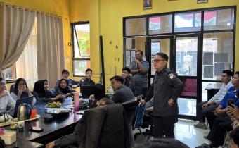 Suasana rapat internal Bawaslu Kota Palembang membahas pelaksanaan uji petik Pemutakhiran Data Pemilih Berkelanjutan (PDPB), Senin, 7 Juli 2025.