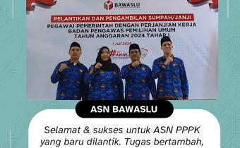 Empat PPPK Bawaslu Kota Palembang berpose usai mengikuti Pelantikan dan Pengambilan Sumpah/Janji Pegawai Pemerintah dengan Perjanjian Kerja Tahun Anggaran 2024 Tahap I, Senin (1/7).