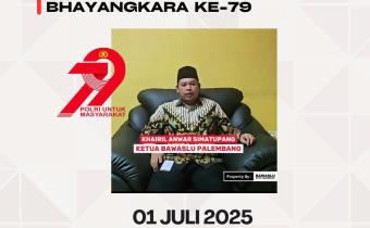 Ketua Bawaslu Kota Palembang, Khairil Anwar Simatupang, menyampaikan pesan kelembagaan dalam peringatan HUT Bhayangkara ke-79, Selasa (1/7), dari ruang kerja Bawaslu Palembang. 