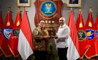 Ketua Bawaslu RI Rahmat Bagja dan Kepala BSSN Nugroho Sulistyo Budi dalam audiensi penguatan keamanan siber di Jakarta. Langkah tersebut menjadi pedoman bagi Bawaslu Palembang untuk memperkuat pengawasan digital yang aman dan berintegritas.