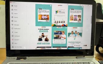 Tampilan unggahan konten edukasi dan informasi publik di akun resmi Instagram Bawaslu Kota Palembang yang terlihat melalui layar laptop dalam ruang kerja sekretariat. Foto ini menunjukkan berbagai materi kehumasan, dokumentasi kegiatan, serta publikasi layanan informasi yang dikelola oleh Humas Bawaslu Kota Palembang. (*/ZPP) Foto: Humas Bawaslu Palembang