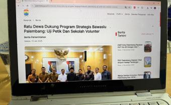 Tangkapan layar laman resmi Pemerintah Kota Palembang (palembang.go.id) yang menampilkan berita berjudul “Ratu Dewa Dukung Program Strategis Bawaslu Palembang: Uji Petik dan Sekolah Volunteer”, tayang pada Selasa, (15/07/2025). Berita tersebut memuat dukungan Pemkot Palembang terhadap inisiatif strategis Bawaslu dalam memperkuat partisipasi masyarakat melalui pendidikan pengawasan berbasis kolaborasi. Foto: Tim Humas Bawaslu Palembang.