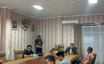 Suasana Rapat Koordinasi Hasil Pengawasan Pemutakhiran Data Pemilih Berkelanjutan (PDPB) yang dihadiri jajaran Bawaslu se-Sumatera Selatan di Palembang, Selasa (4/11/2025). Hadir dalam kegiatan tersebut Anggota Bawaslu RI Herwyn J.H. Malonda, serta Anggota Bawaslu Provinsi Sumatera Selatan Massuryati dan Ardiyanto. Foto: Tim Humas Bawaslu Kota Palembang.
