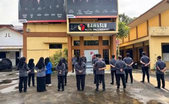 Konsolidasi awal tahun Bawaslu Kota Palembang sebagai penguatan komitmen dan soliditas pengawasan pemilu 2026. (Dokumentasi apel pagi, 5 Januari 2026)