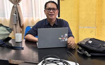 Koordinator Divisi Pencegahan, Partisipasi Masyarakat, dan Humas (P2H) Bawaslu Kota Palembang, Muslim, saat ditemui di sela pertemuan awal tahun di ruang rapat utama Bawaslu Kota Palembang, Senin (5/1/2026).