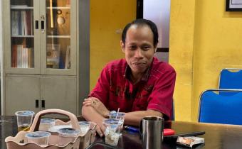 Koordinator Divisi Hukum dan Penyelesaian Sengketa (HPS) Bawaslu Kota Palembang, M. Hasbi, memaparkan penguatan aspek regulasi dan harmonisasi penegakan hukum dalam diskusi internal bersama jajaran sekretariat di Ruang Rapat Utama Bawaslu Kota Palembang, Selasa (24/02/2026).