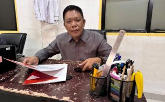 Koordinator Divisi Penanganan Pelanggaran, Data dan Informasi Bawaslu Kota Palembang, Efan Yutawan, berdialog terkait kesiapan uji petik data pemilih di 18 kecamatan se-Kota Palembang sebagai tindak lanjut pengawasan PDPB Triwulan I Tahun 2026, Selasa (14/04/2026).