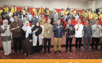 Ketua Bawaslu Kota Palembang, Khairil Anwar Simatupang, bersama Koordinator Divisi Hukum dan Penyelesaian Sengketa M. Hasbi menghadiri Seminar Nasional dan Penandatanganan Nota Kesepahaman serta Perjanjian Kerja Sama antara Dewan Kehormatan Penyelenggara Pemilu Republik Indonesia, Universitas Sriwijaya, dan Fakultas Hukum Universitas Sriwijaya di Prof. Amzulian Rifai Hall, FH Tower Lantai 8, Fakultas Hukum Universitas Sriwijaya Kampus Palembang, Selasa (21/4/2026).