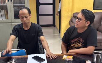 Koordinator Divisi Hukum dan Penyelesaian Sengketa Bawaslu Kota Palembang M. Hasbi bersama Koordinator Divisi P2H Muslim mengajak mahasiswa mengikuti Kompetisi Debat Penegakan Hukum Pemilu VI Tahun 2026 yang digelar Bawaslu RI. (Foto: Humas Bawaslu Kota Palembang)