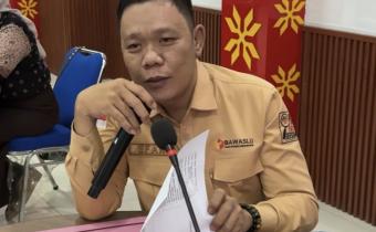 Koordinator Divisi Penanganan Pelanggaran, Data, dan Informasi (PPDatin) Bawaslu Kota Palembang, Efan Yutawan. Bawaslu Kota Palembang menegaskan komitmennya untuk terus mengawal pemutakhiran data pemilih secara berkelanjutan sebagai bagian dari pelaksanaan fungsi pengawasan pada masa non-tahapan Pemilu. (Foto: Arsip Humas Bawaslu Kota Palembang)
